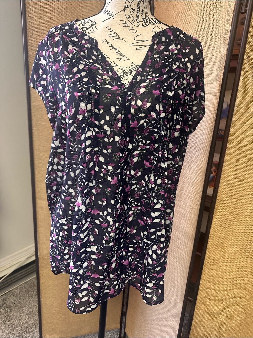 fun 2 fun Black V-Neck Short Sleeve Top with Purple & White Floral Print